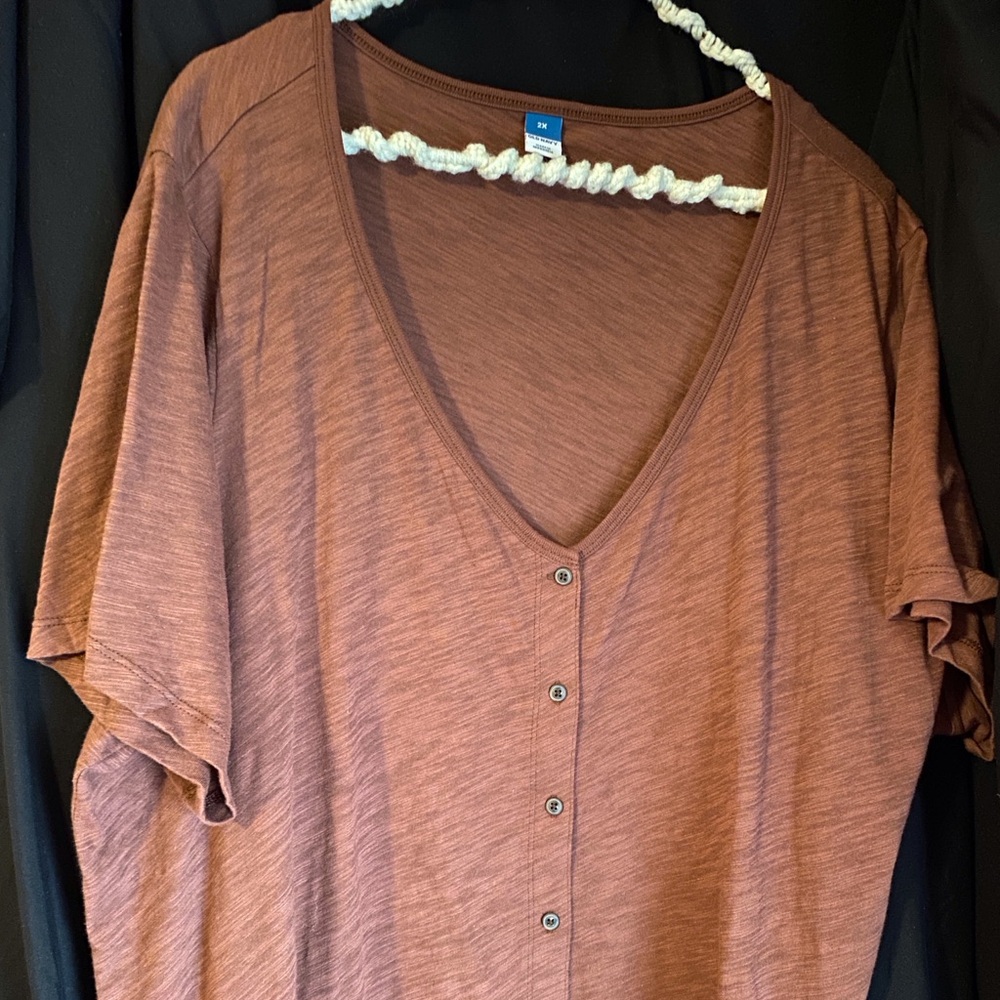 Never worn Old Navy V-neck short- sleeved top brown copper 2X